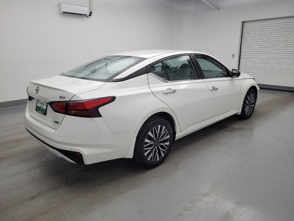 Used 2024 Nissan Altima 2.5 SV AWD/4WD image 10