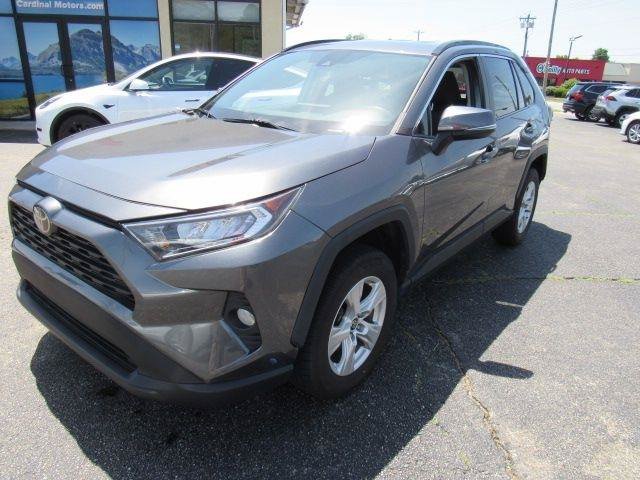 Used 2021 Toyota RAV4 XLE FWD image 2