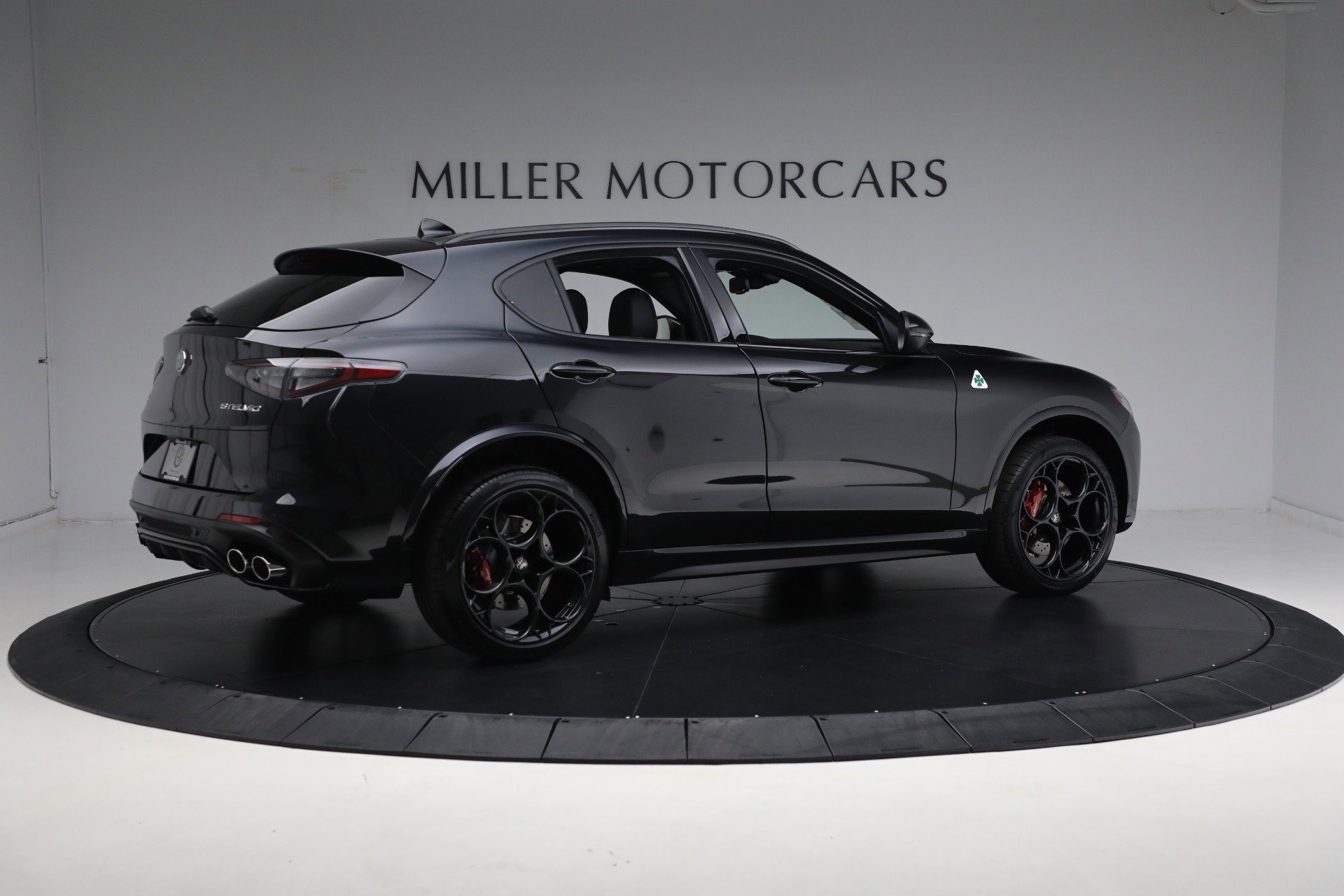 New 2024 Alfa Romeo Stelvio Quadrifoglio w/ Active Assist Plus Package AWD/4WD image 17
