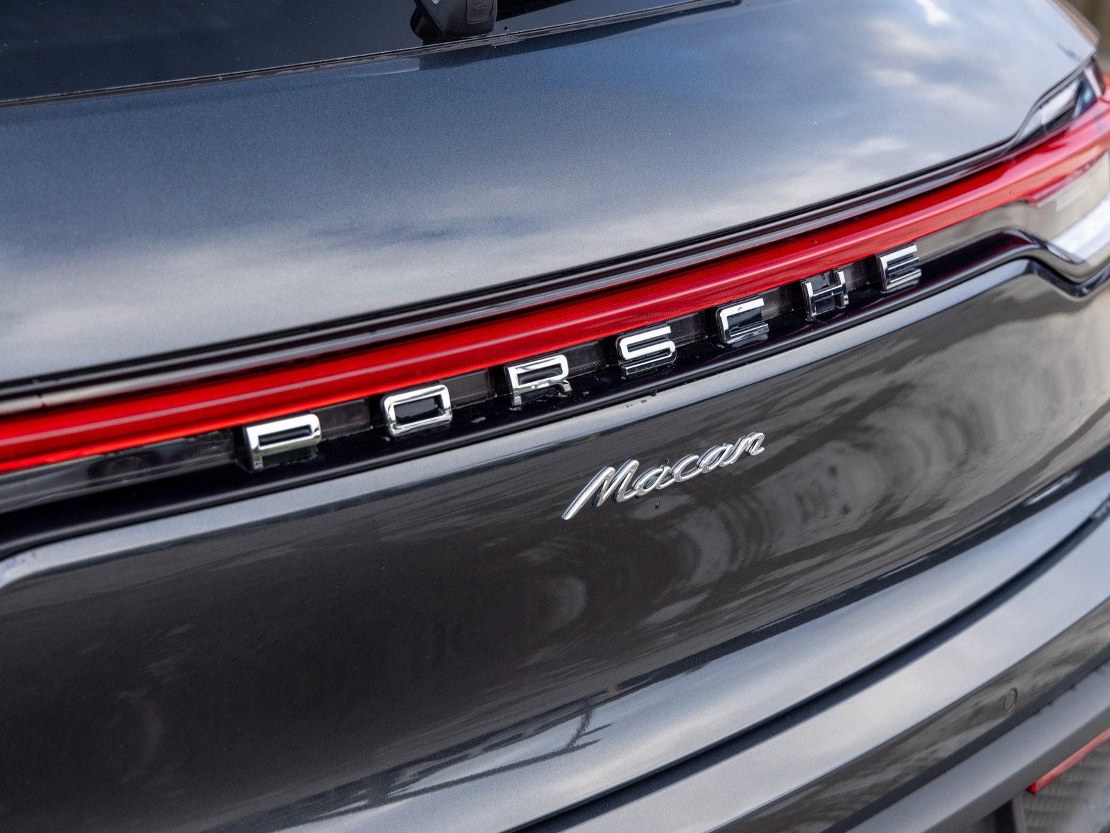 Certified 2025 Porsche Macan image 19