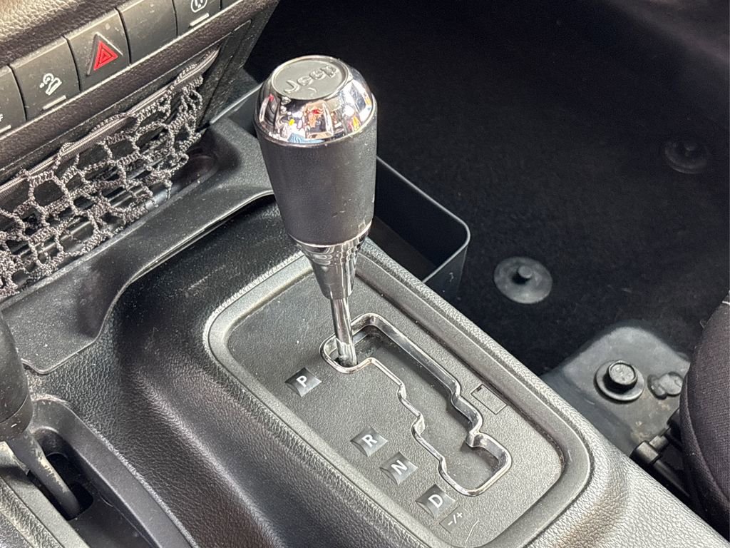 Used 2018 Jeep Wrangler Unlimited Sahara w/ Connectivity Group image 26