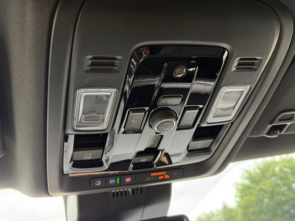 New 2026 Chevrolet Suburban Premier w/ Sun And Tow Package AWD/4WD image 19
