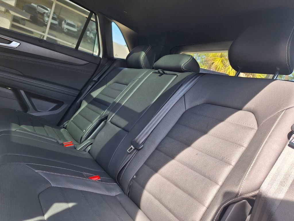 Used 2025 Volkswagen Atlas Cross Sport SEL R-Line image 24