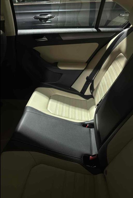 Used 2014 Volkswagen Jetta SEL FWD image 4