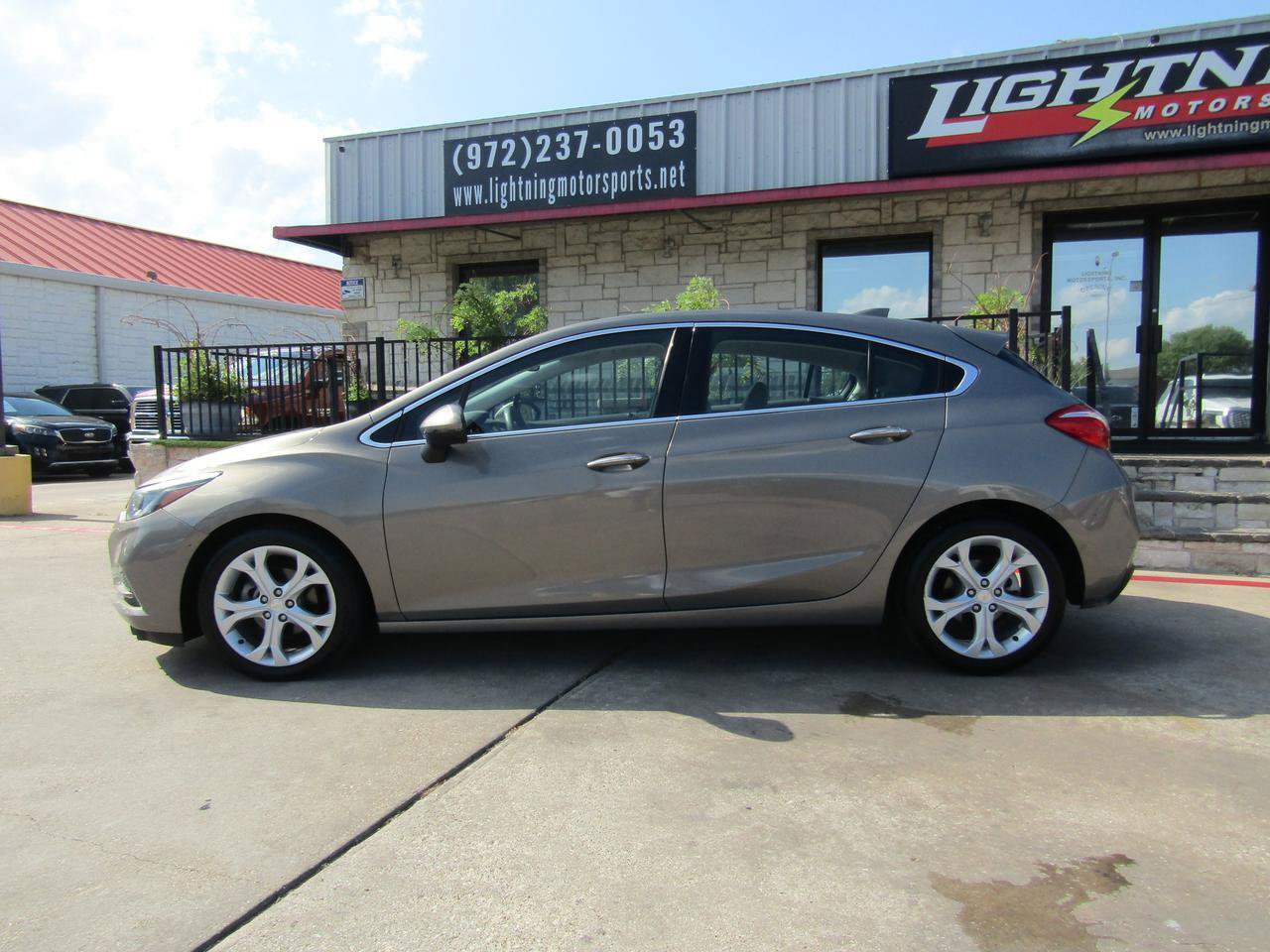Used 2017 Chevrolet Cruze Premier w/ Enhanced Convenience Package FWD image 2