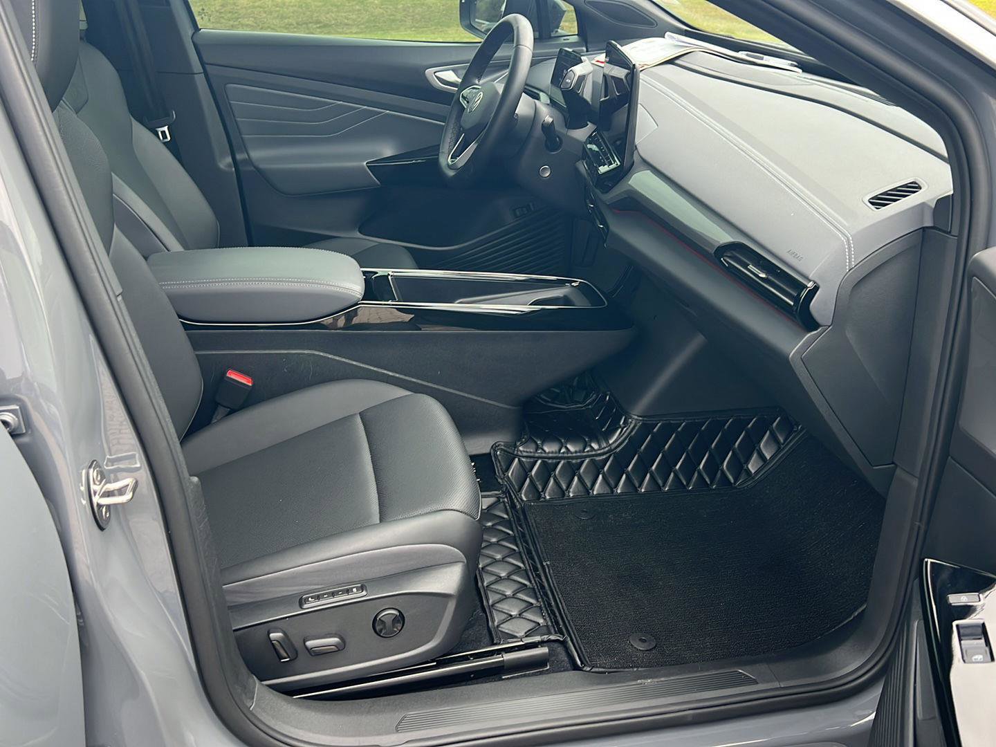 Used 2023 Volkswagen ID.4 Pro S Plus image 14