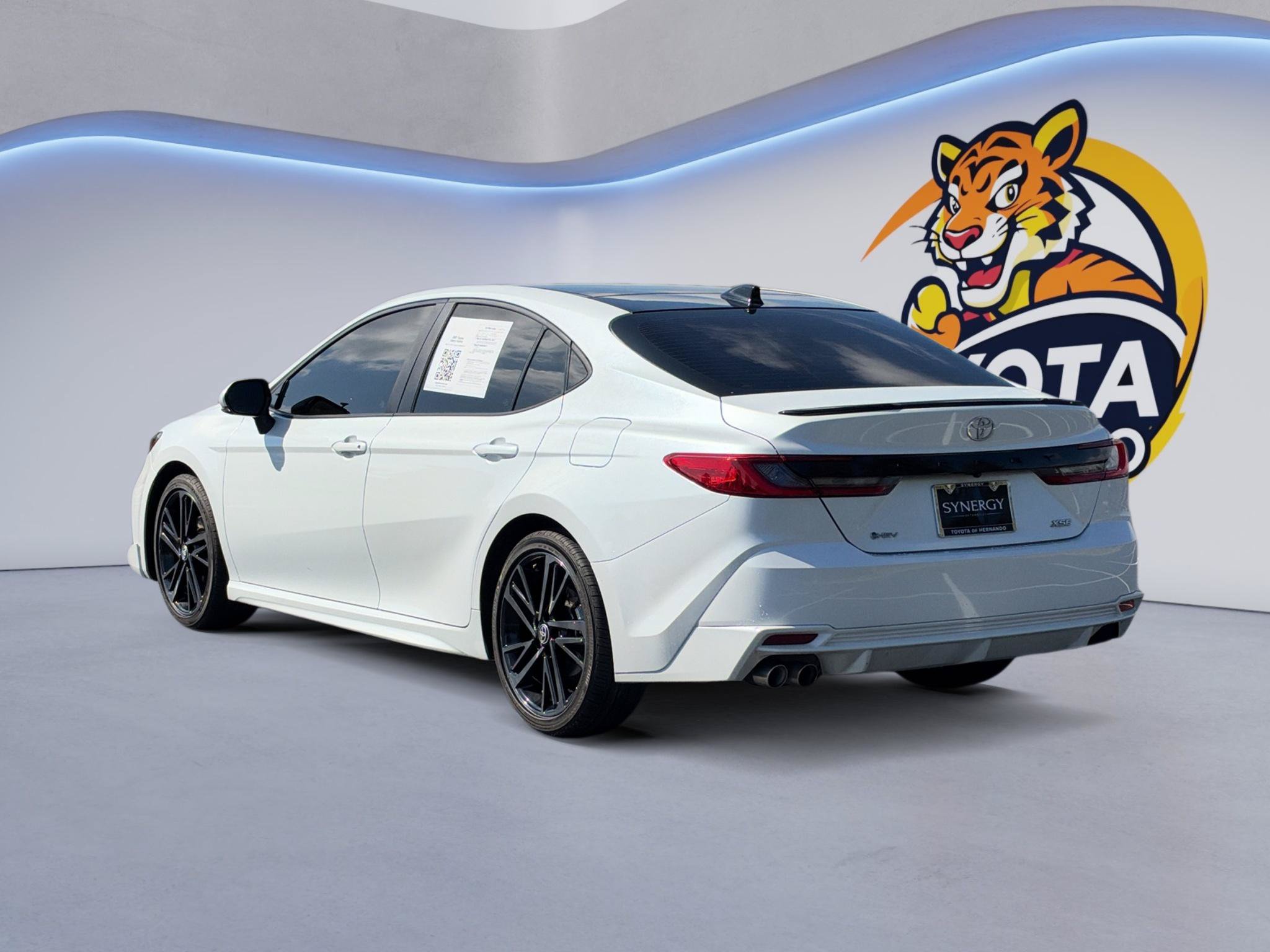 Used 2025 Toyota Camry XSE FWD image 7