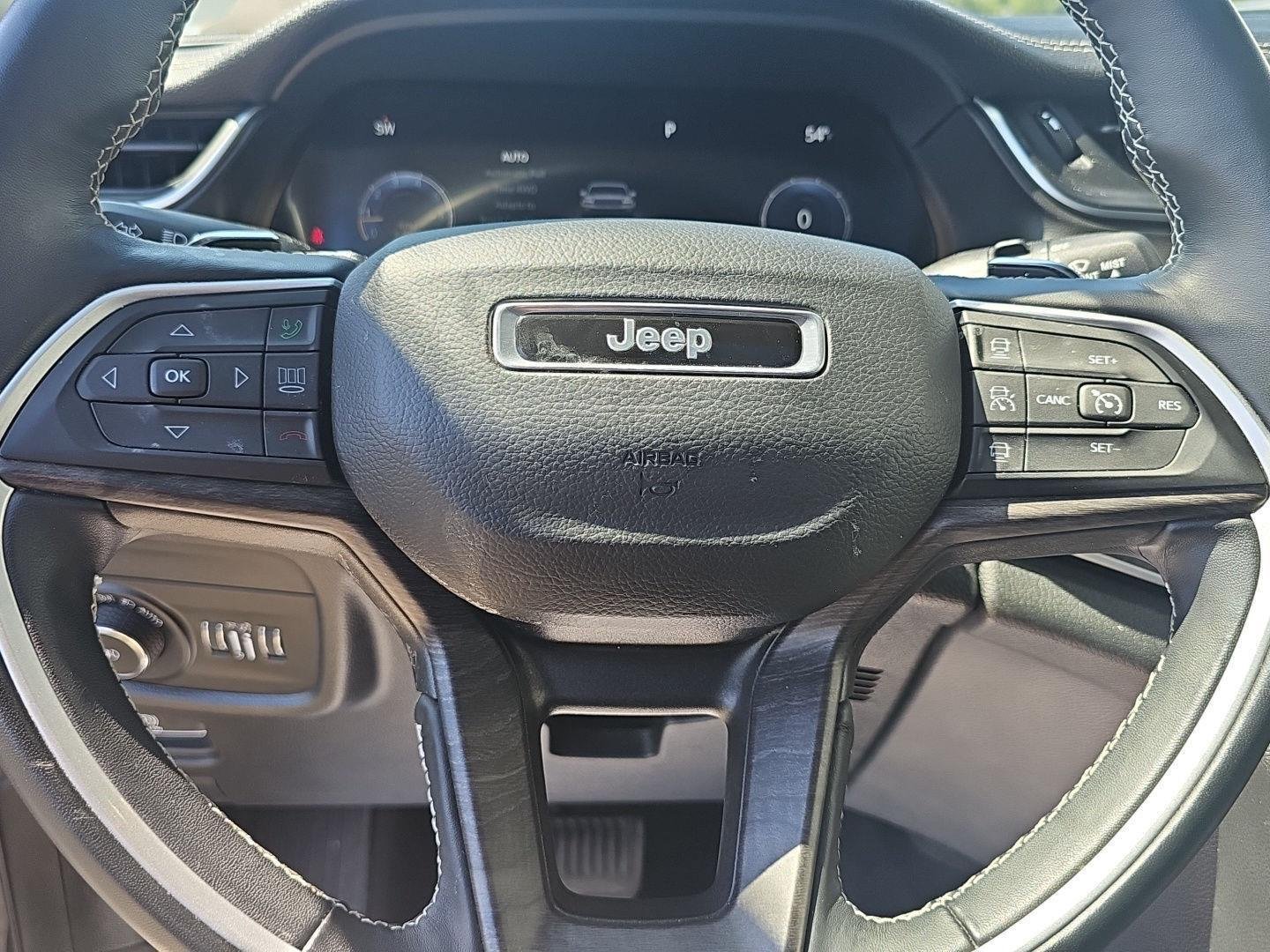 Used 2022 Jeep Grand Cherokee L Limited AWD/4WD image 18