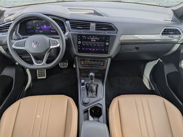 Certified 2023 Volkswagen Tiguan SE R-Line image 15