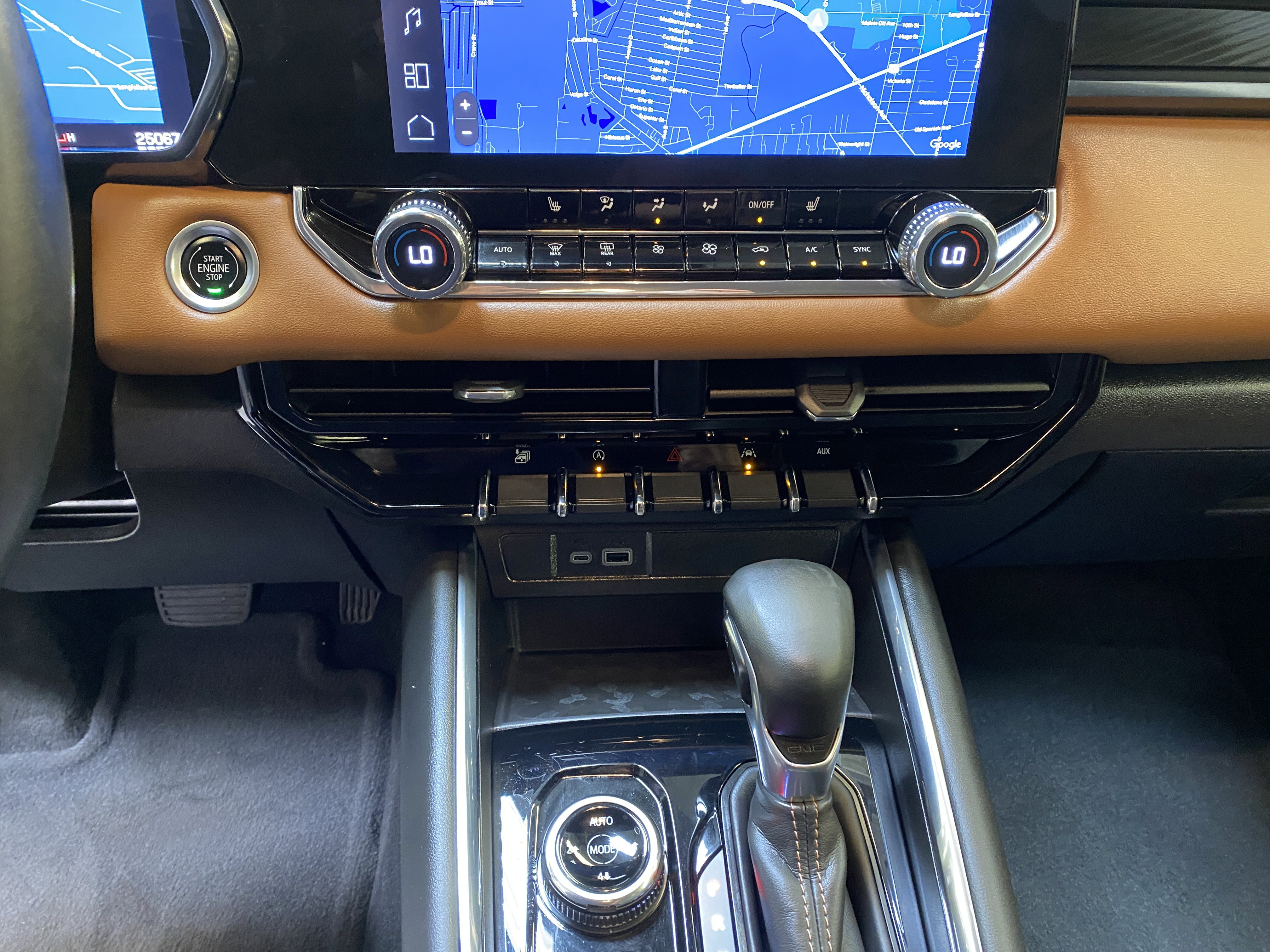 Used 2024 GMC Canyon AT4 image 42