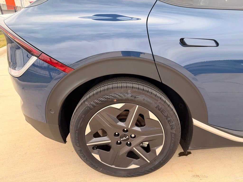 New 2025 Kia EV6 Light w/ Light LR Technology Package RWD image 10