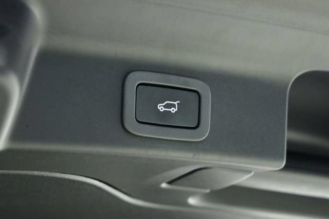 Used 2020 Jaguar F-PACE Premium AWD/4WD image 36