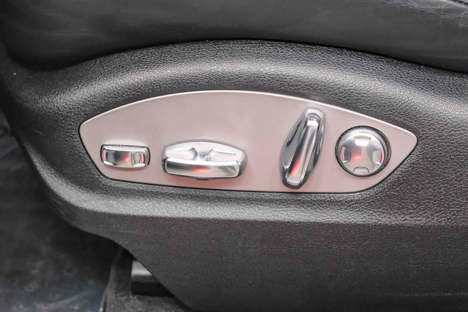 Used 2023 Porsche Macan AWD/4WD image 28
