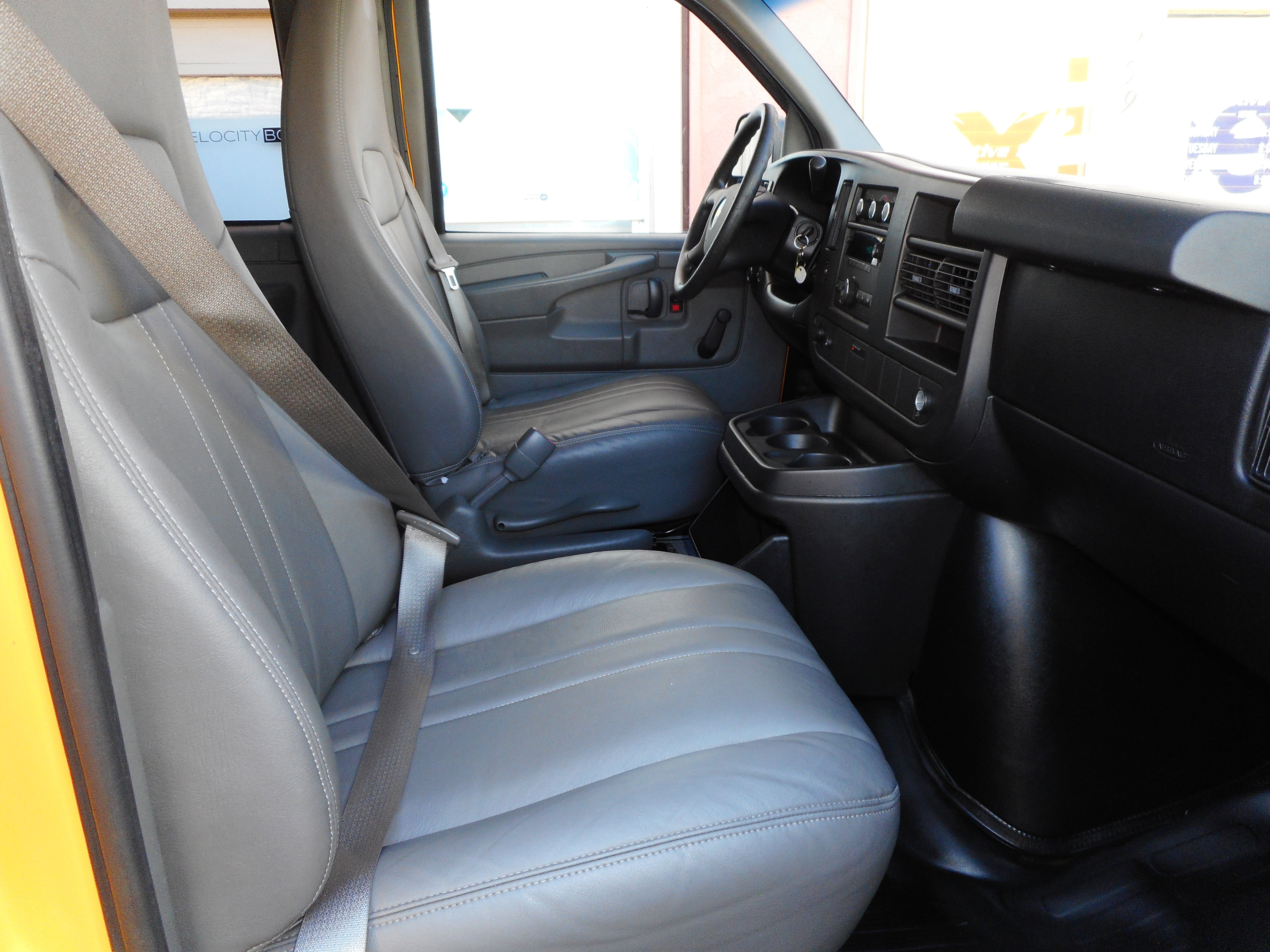 Used 2010 Chevrolet Express 1500 LS image 27