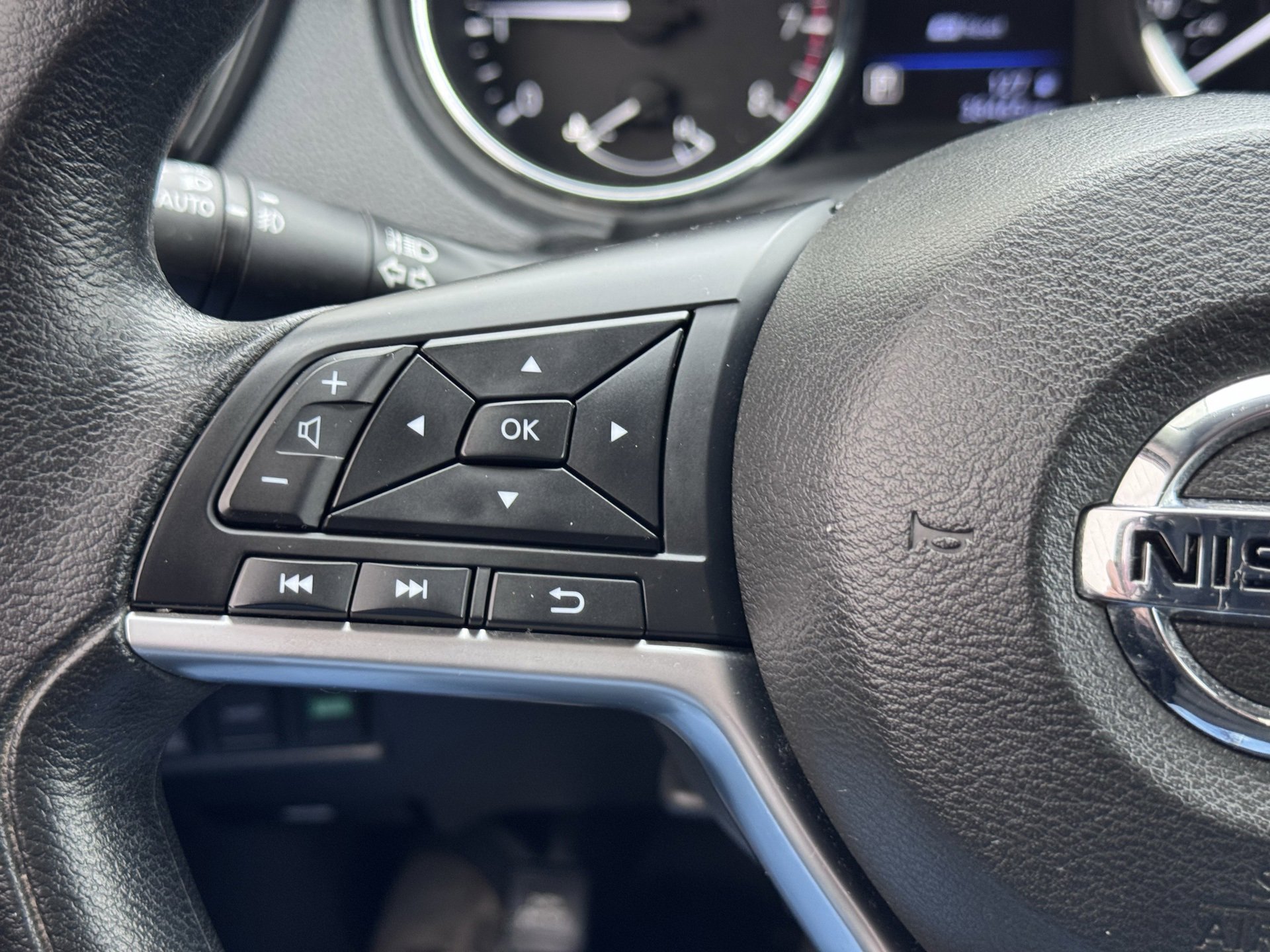 Used 2020 Nissan Rogue SV image 21