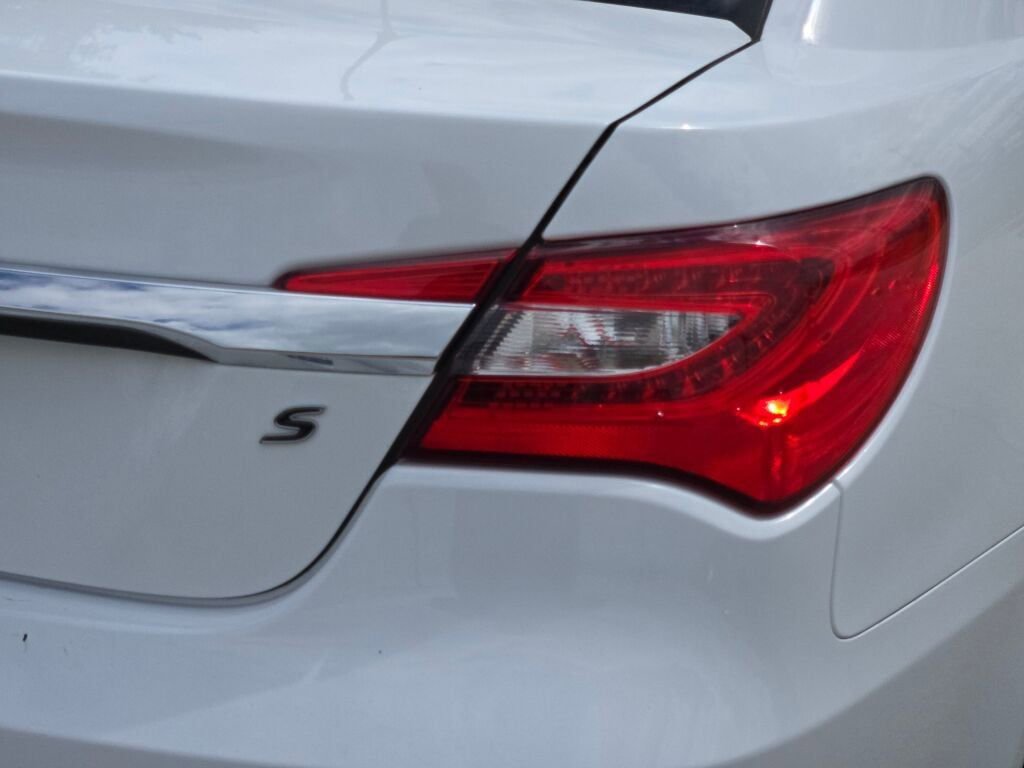 Used 2013 Chrysler 200 Limited w/ Sun/Sound Group FWD image 11