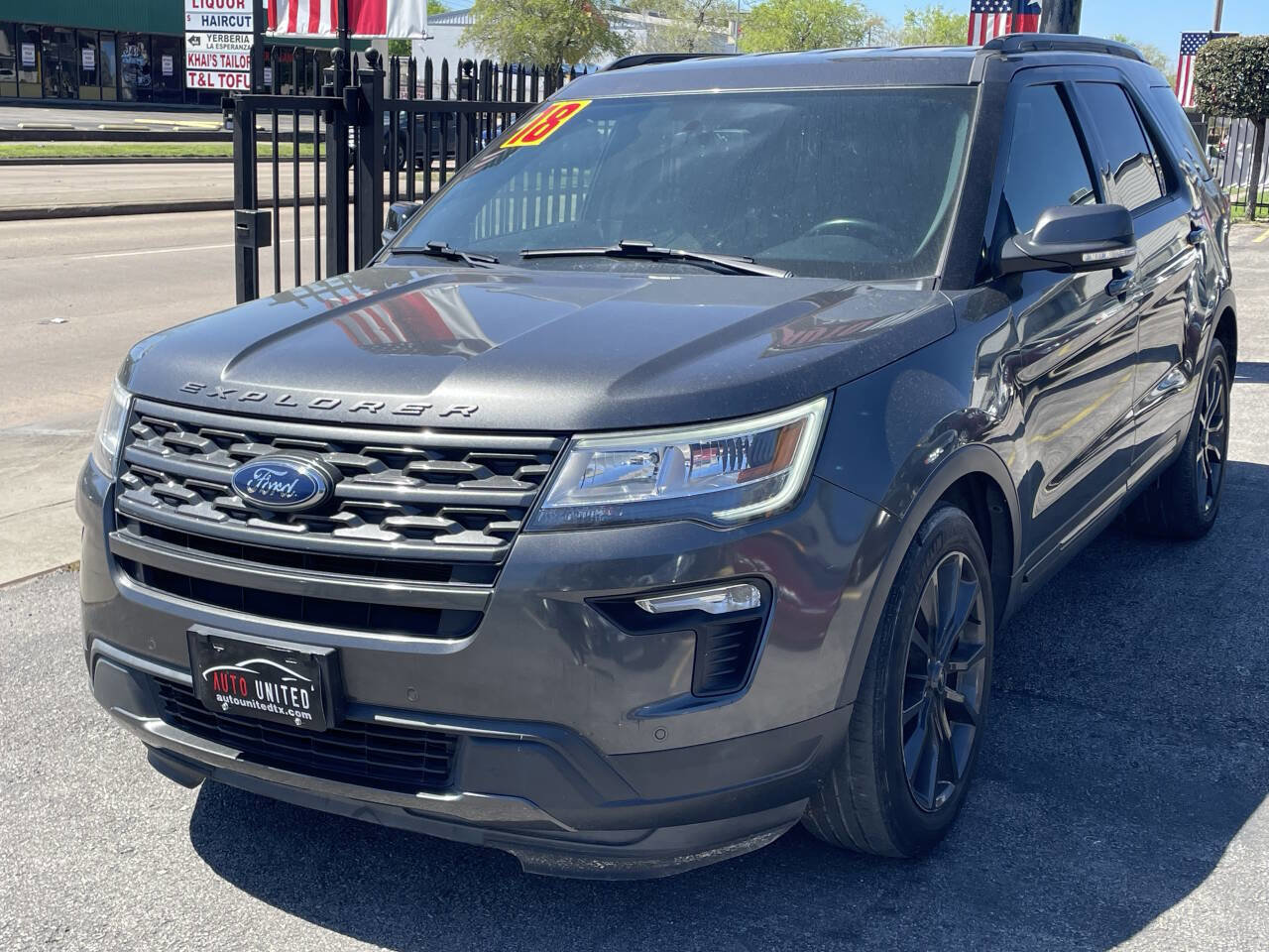 Used 2018 Ford Explorer XLT w/ Equipment Group 202A image 2