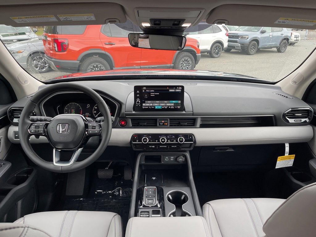New 2025 Honda Pilot Touring image 6