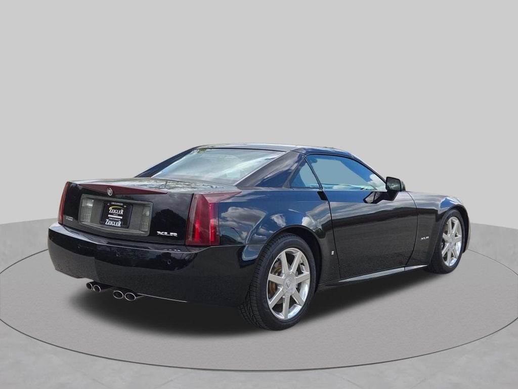 Used 2007 Cadillac XLR RWD image 3