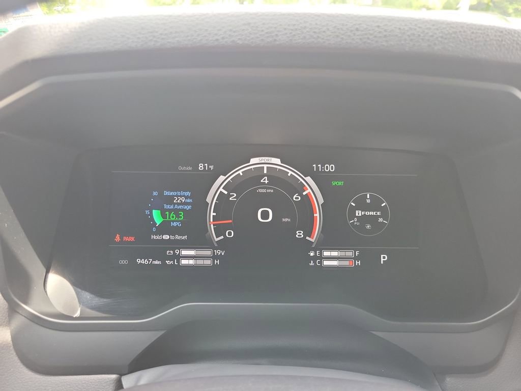 Used 2025 Toyota Tundra Limited AWD/4WD image 40