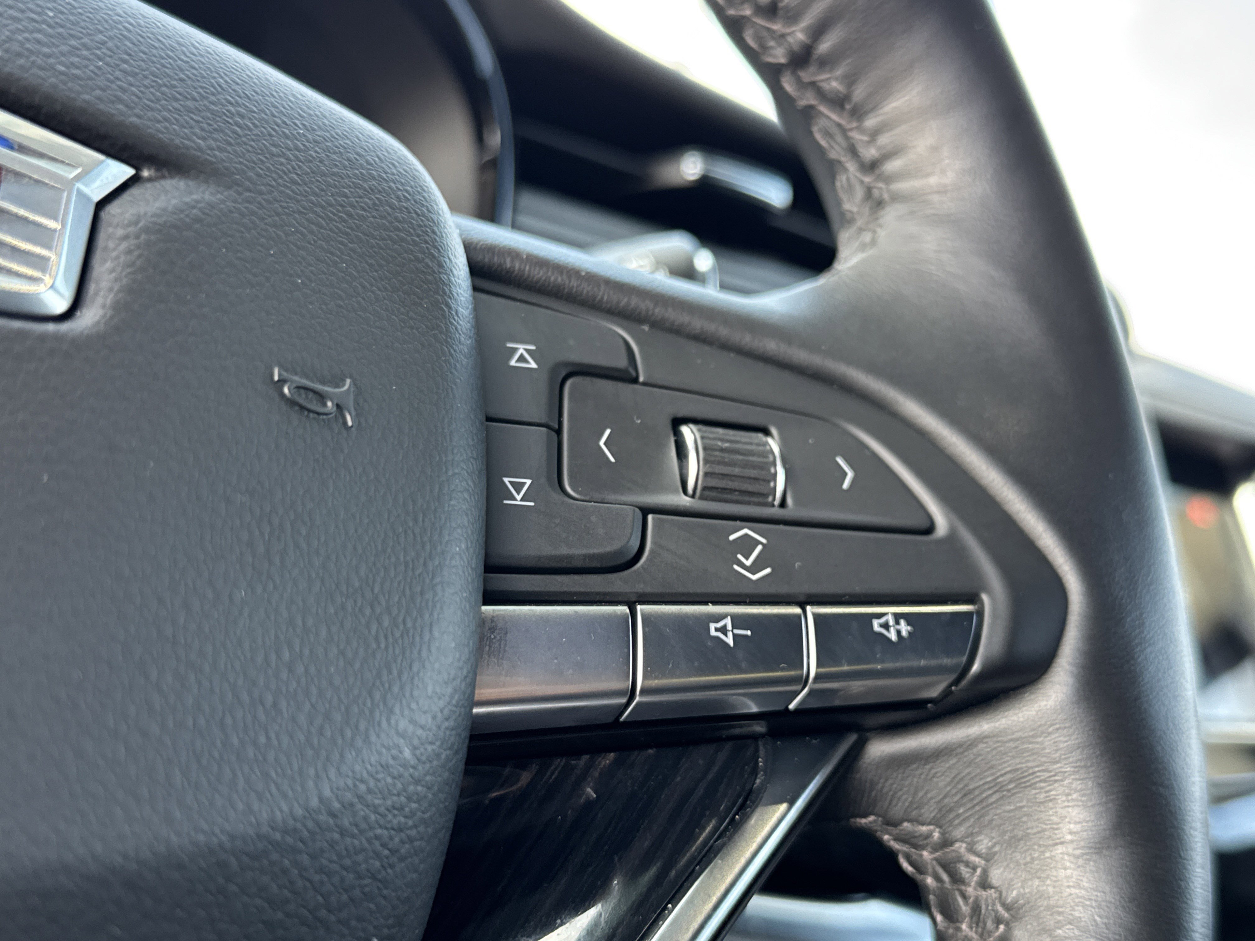 Used 2022 Cadillac XT6 Premium Luxury w/ Technology Package image 21