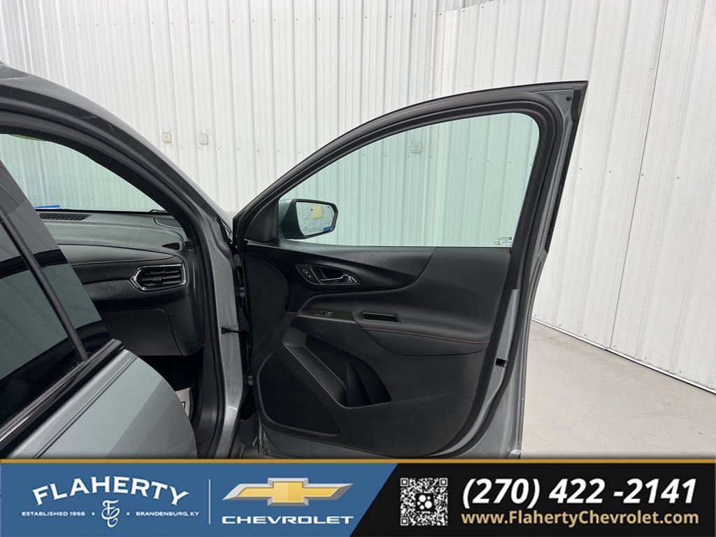 Used 2023 Chevrolet Equinox RS w/ LPO, Floor Liner Package FWD image 14