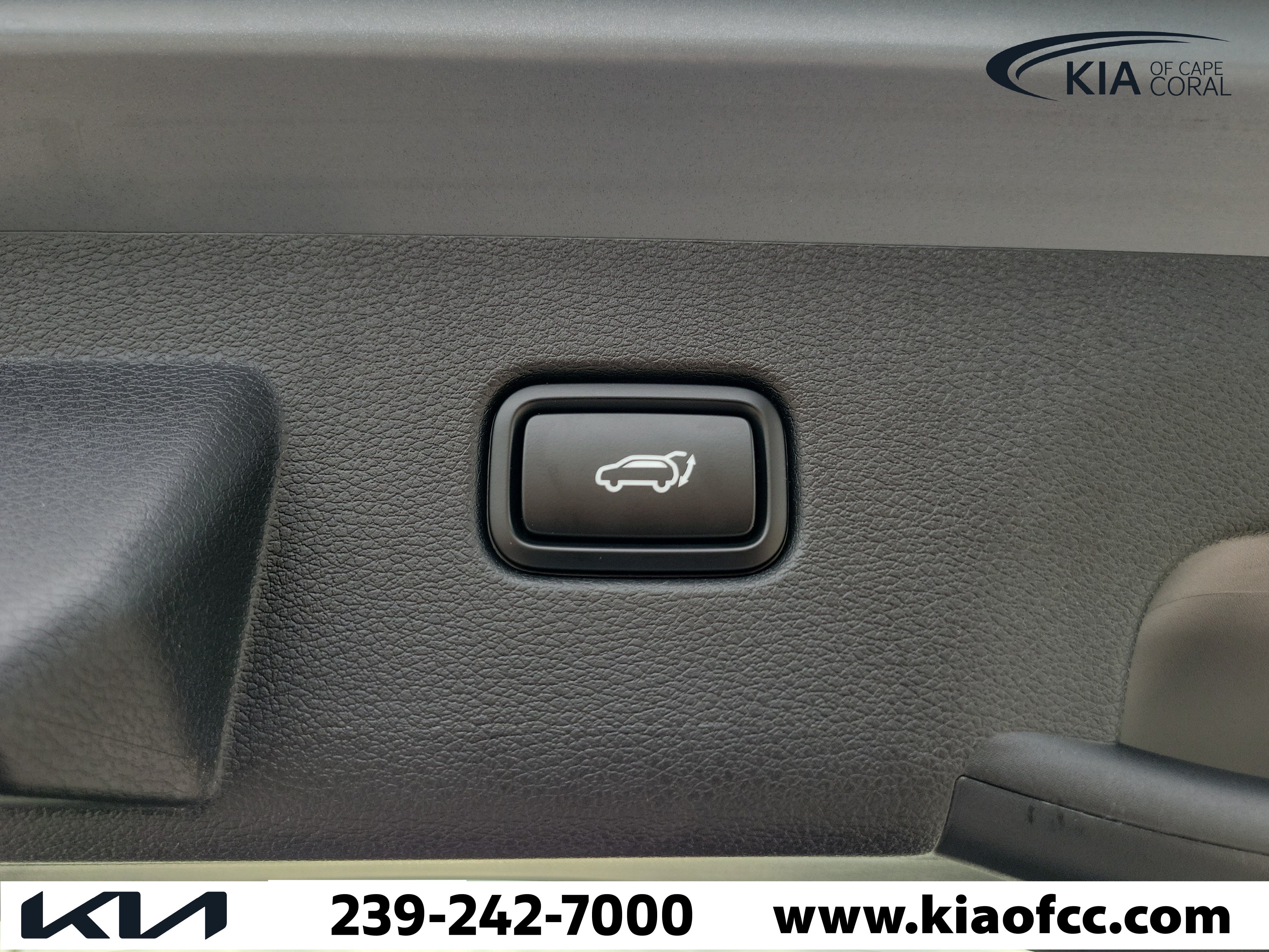 Certified 2025 Kia Sportage EX w/ Premium Package FWD image 11