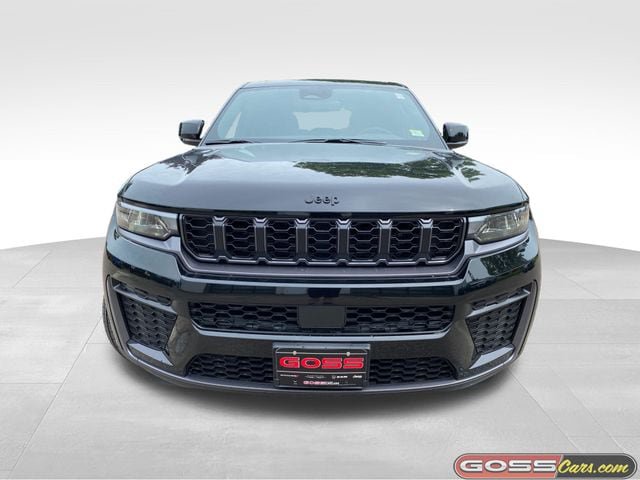 New 2026 Jeep Grand Cherokee Altitude AWD/4WD image 2