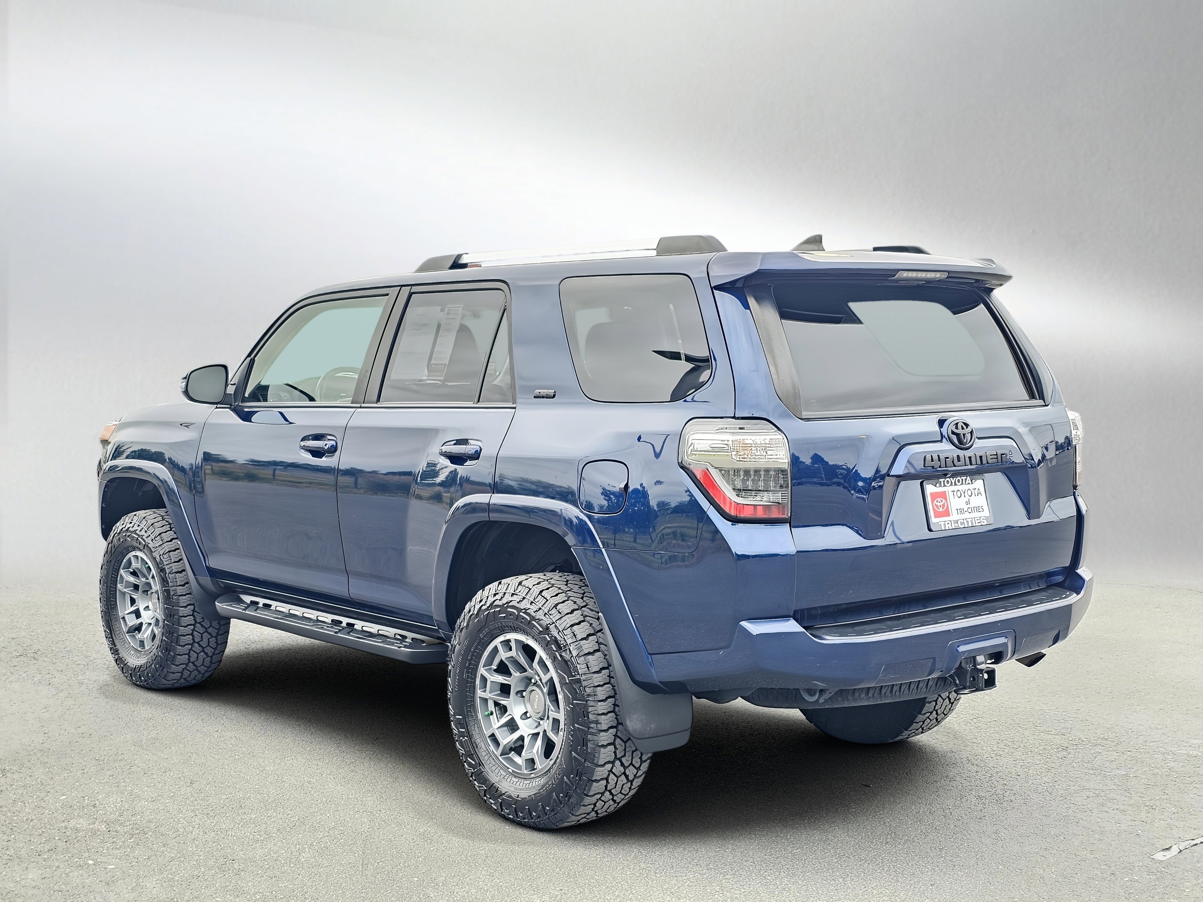 Used 2021 Toyota 4Runner SR5 Premium w/ Moonroof Package AWD/4WD image 3