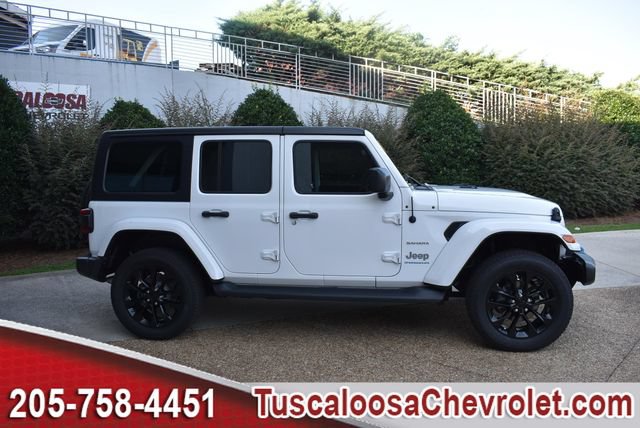 Used 2023 Jeep Wrangler Unlimited Sahara w/ Cold Weather Group AWD/4WD image 16