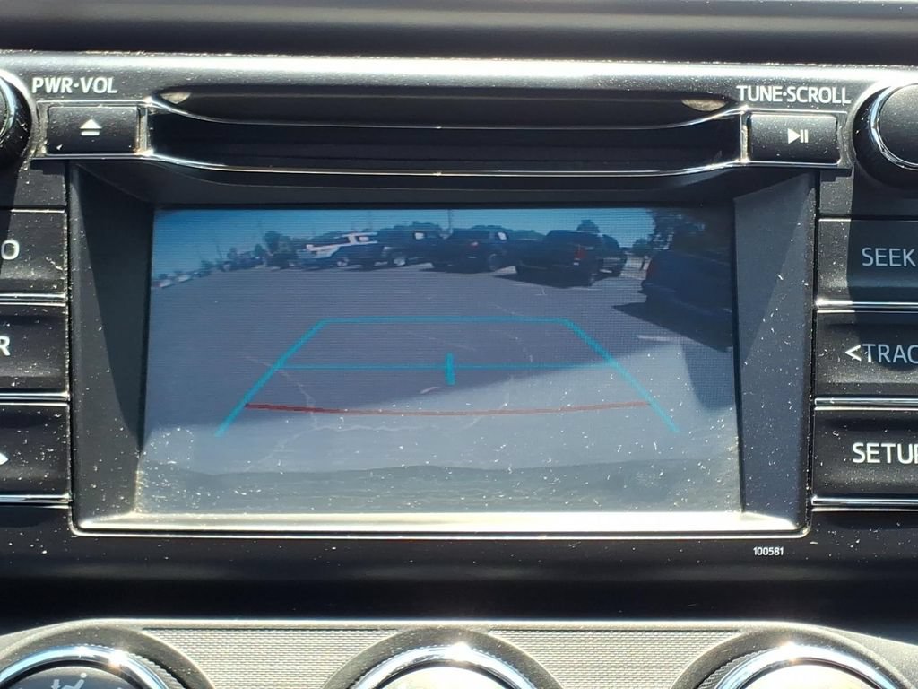 Used 2018 Toyota RAV4 LE FWD image 9