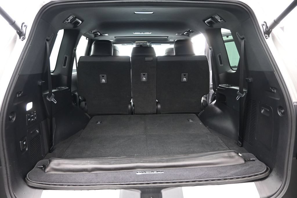Used 2023 Lexus LX 600 4WD w/ Luxury Package image 17