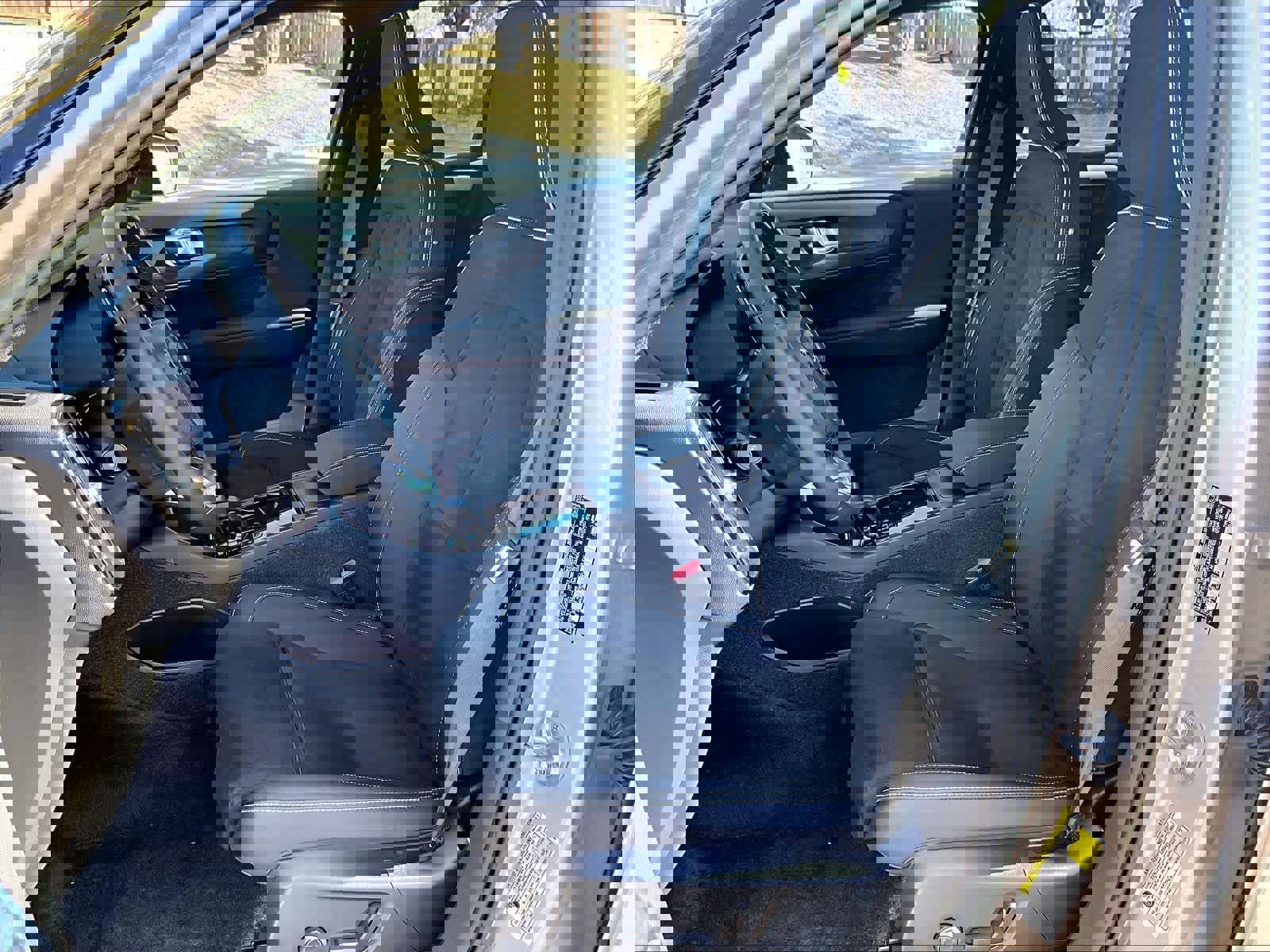 Used 2023 Volvo XC40 Recharge Plus w/ Protection Package Premier image 28