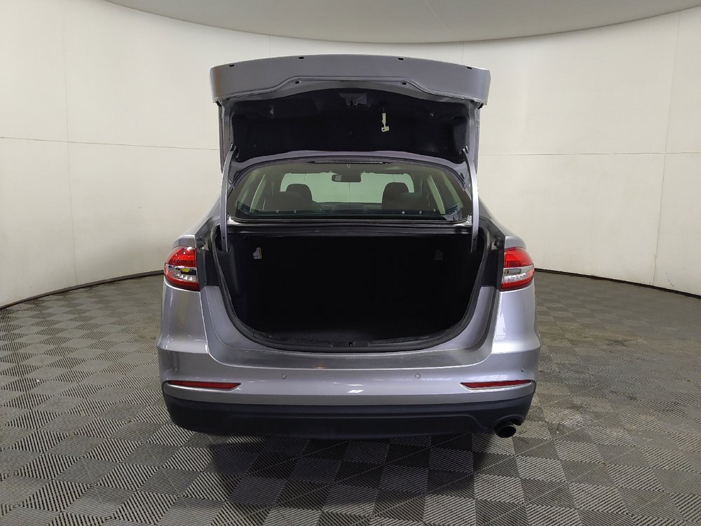 Used 2020 Ford Fusion SE FWD image 29