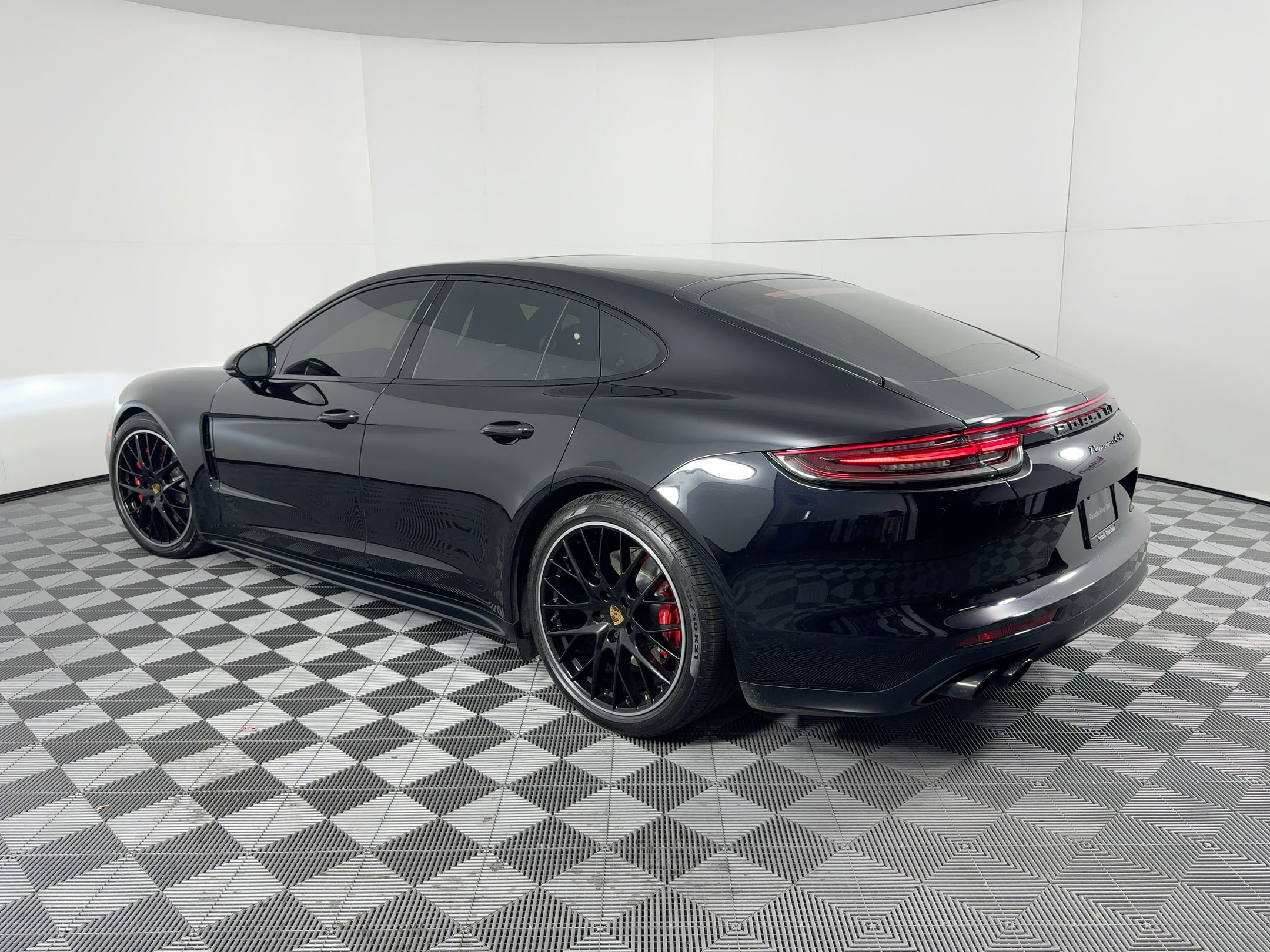Certified 2020 Porsche Panamera GTS w/ Premium Package Plus image 3
