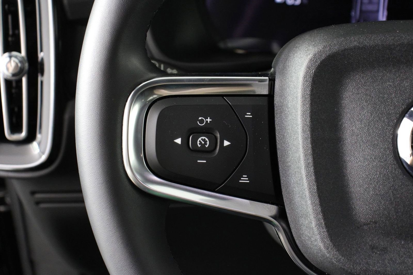 Certified 2023 Volvo C40 Recharge Core AWD/4WD image 10