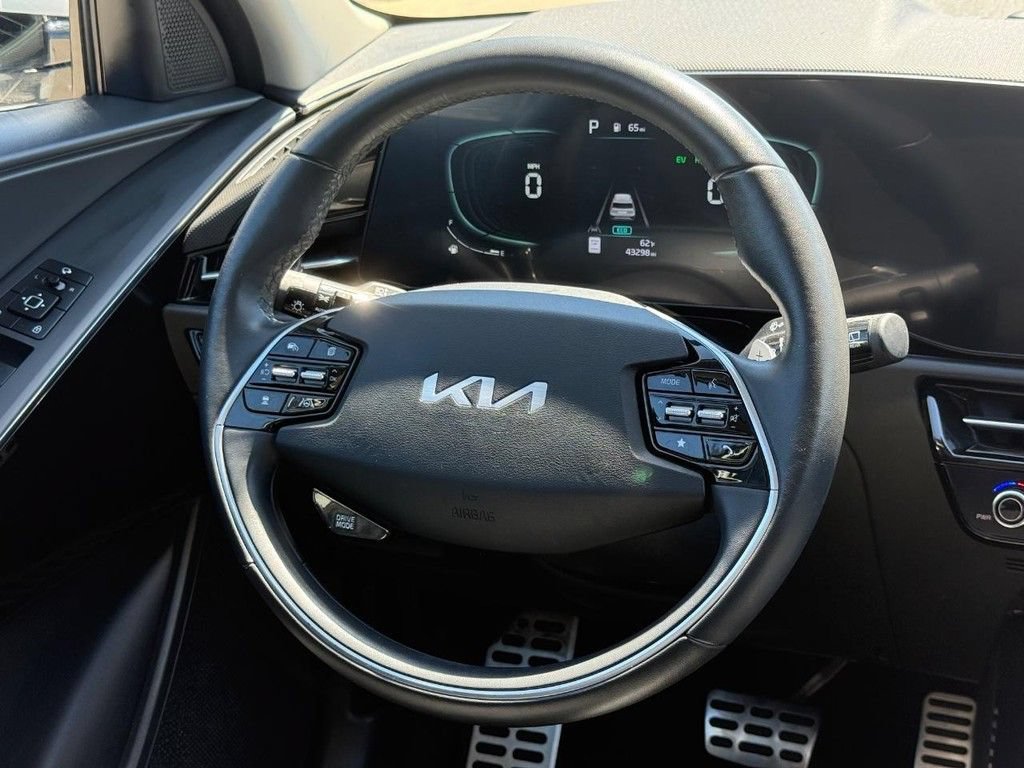 Used 2023 Kia Niro EX Touring FWD image 16