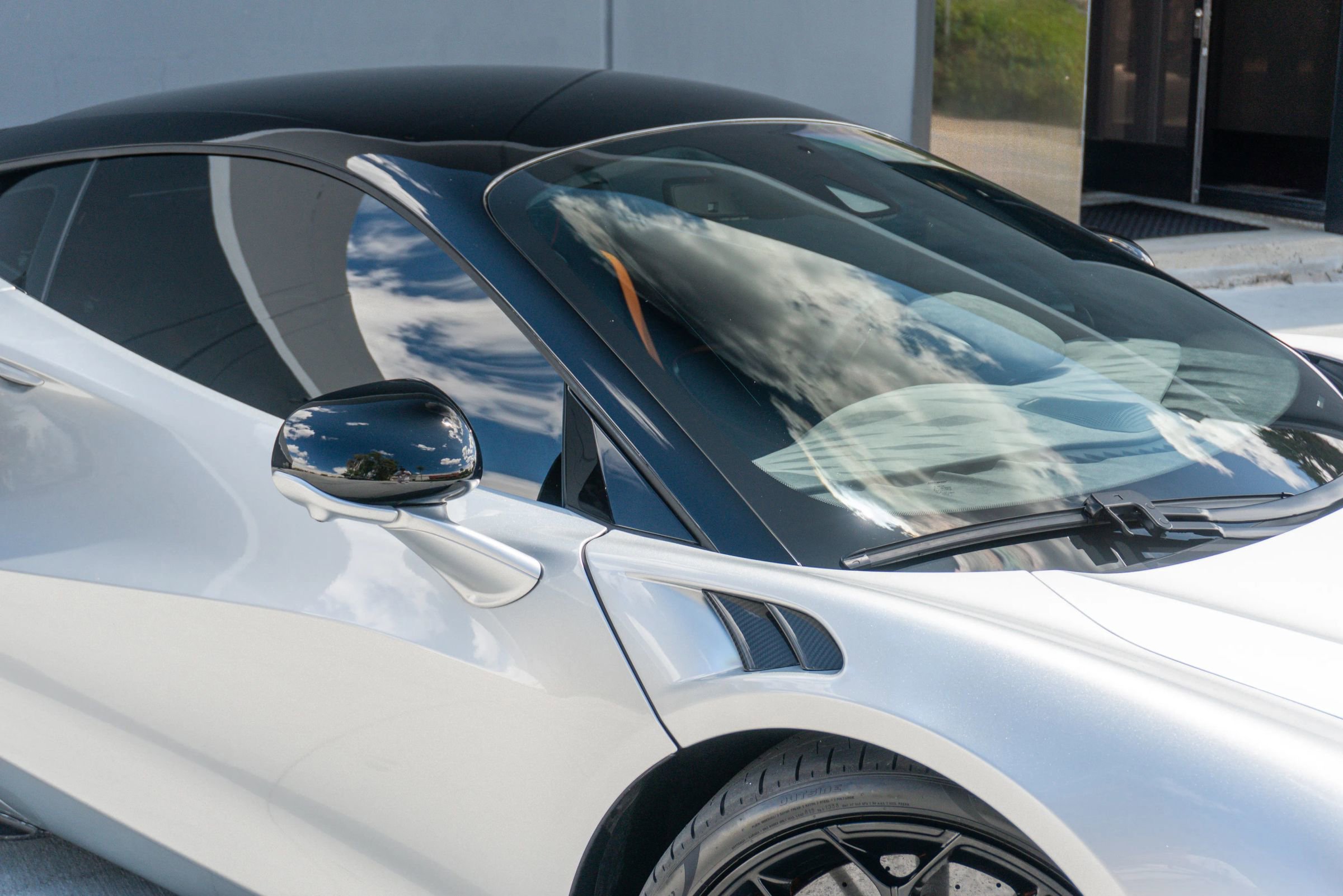 Used 2023 McLaren Artura RWD image 36