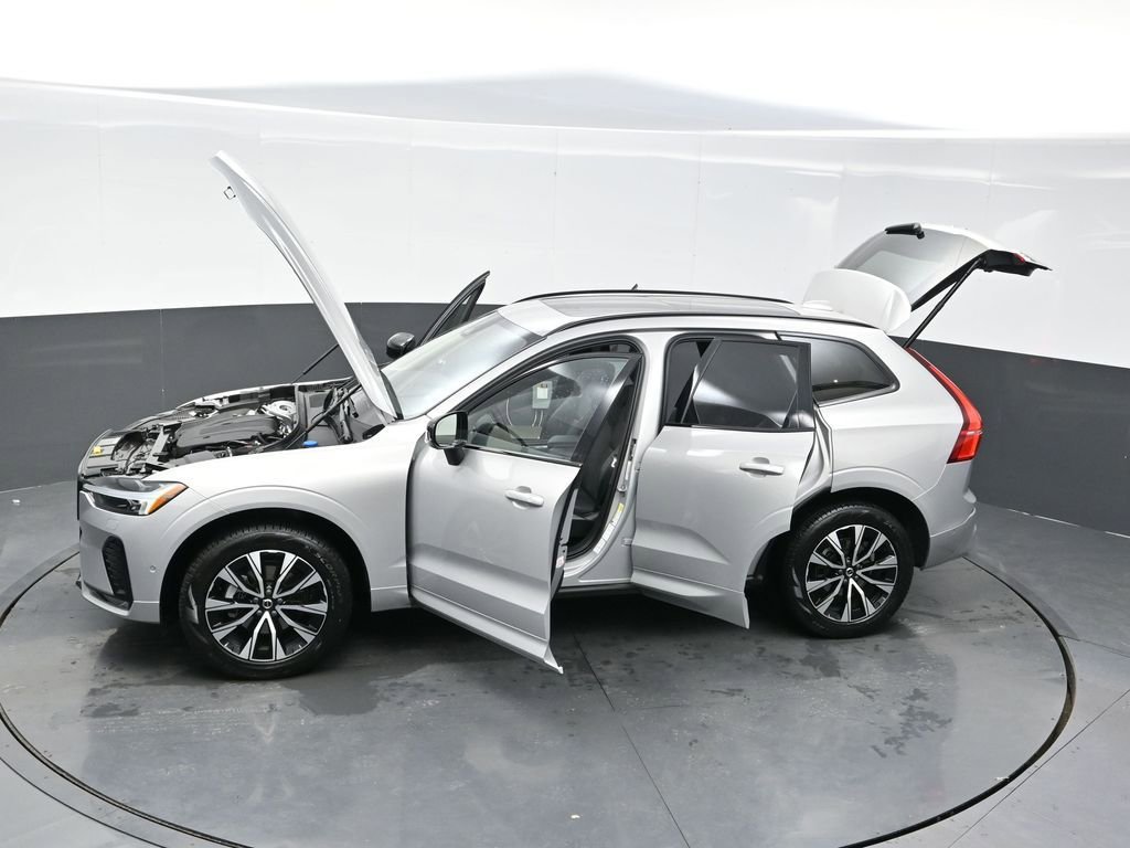 Used 2025 Volvo XC60 B5 Plus AWD/4WD image 41