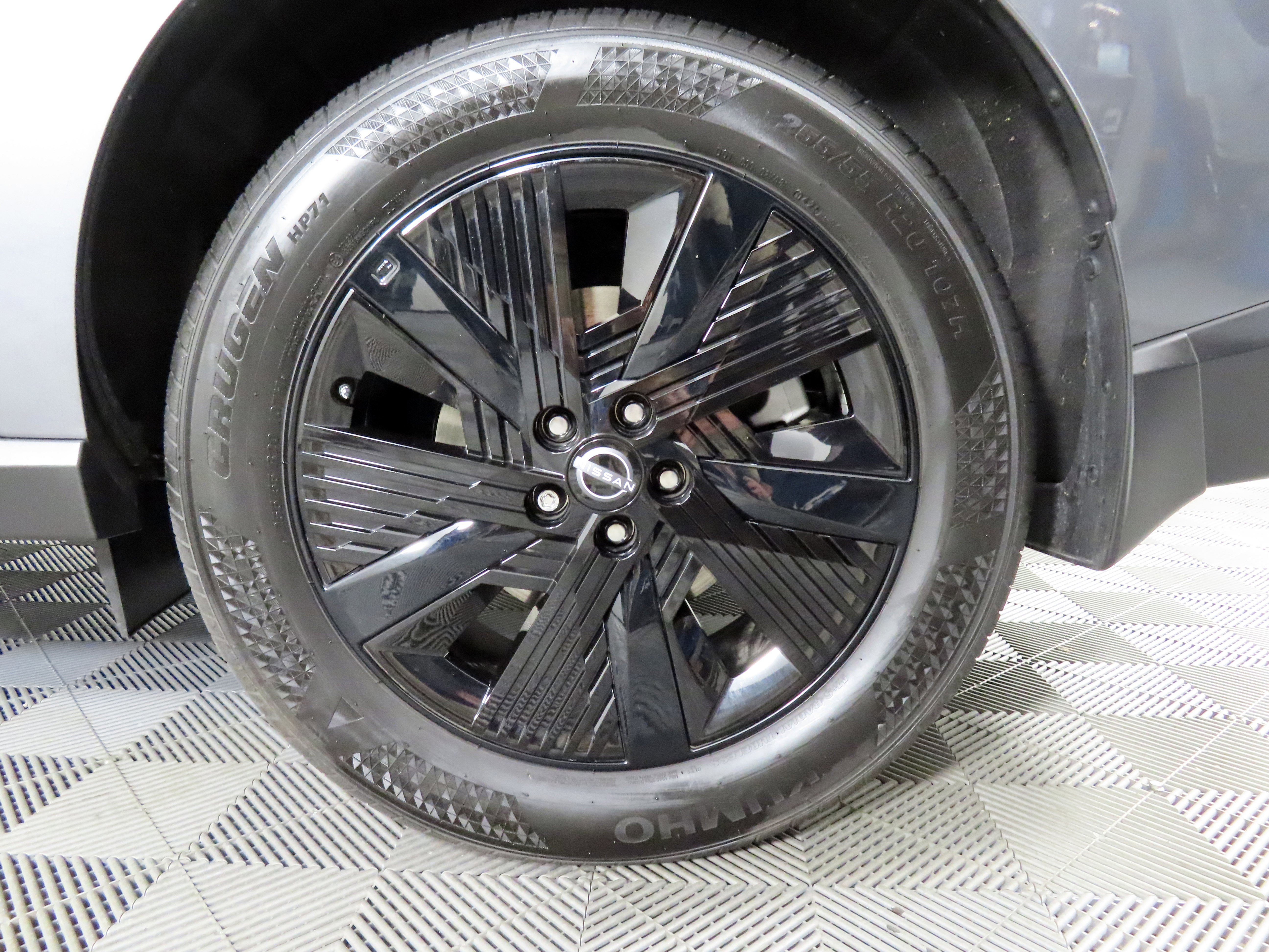 Certified 2025 Nissan Murano SV image 43