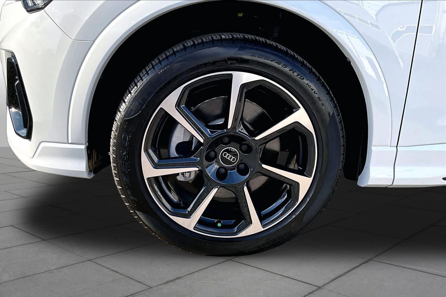 Used 2025 Audi Q3 2.0T Premium Plus AWD/4WD image 13