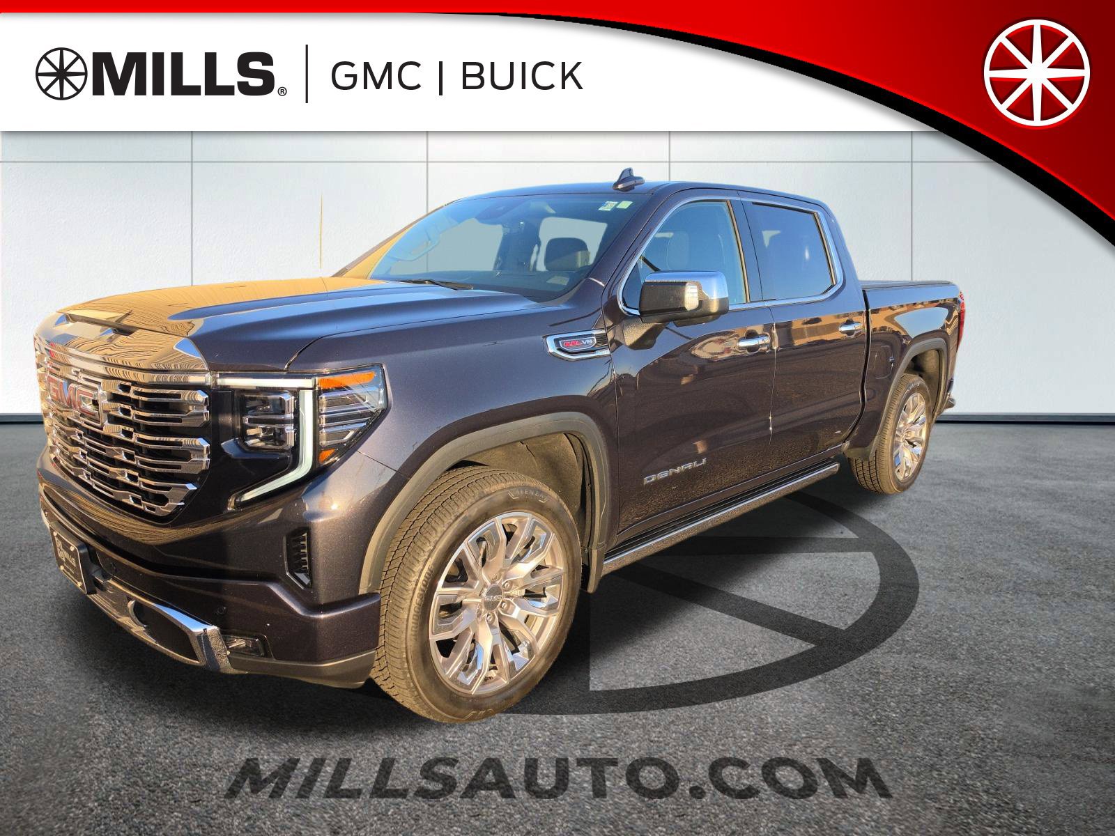Used 2025 GMC Sierra 1500 Denali w/ Denali Reserve Package AWD/4WD image 1