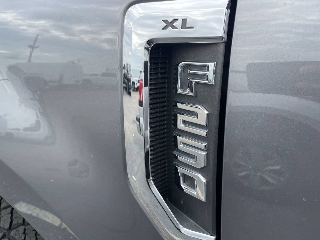 Used 2021 Ford F250 XL w/ Power Equipment Group AWD/4WD image 3