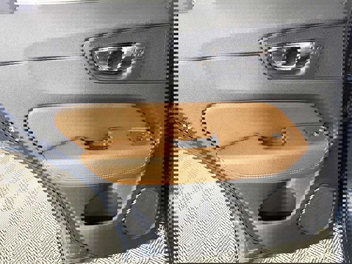 Used 2018 Volvo XC60 T5 Momentum w/ Convenience Package image 35