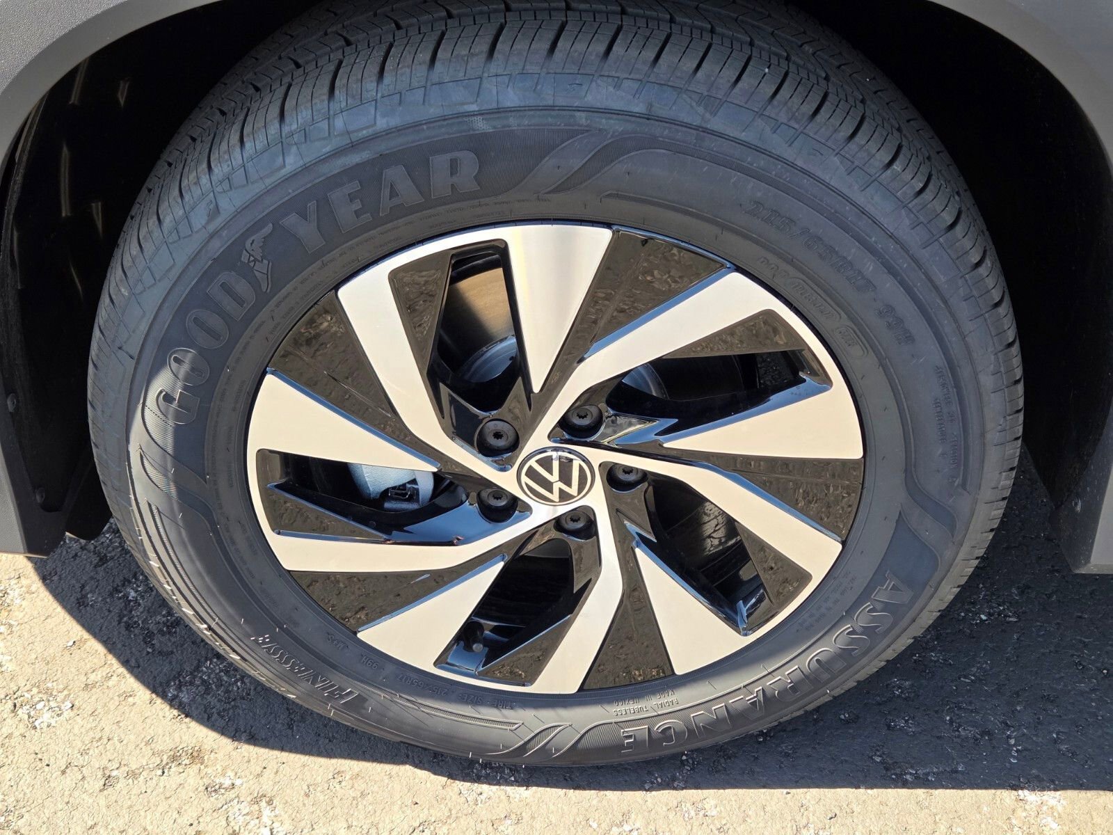 New 2026 Volkswagen Tiguan S FWD image 5