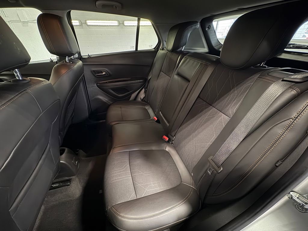Used 2020 Chevrolet Trax LT w/ LT Convenience Package image 32