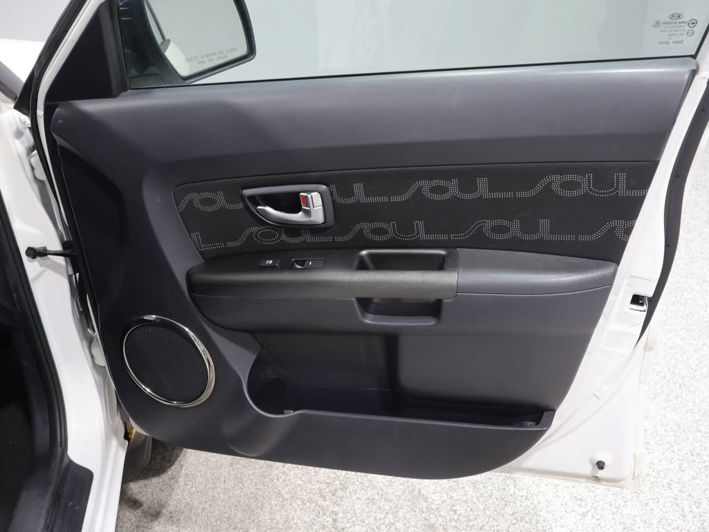 Used 2013 Kia Soul + FWD image 22