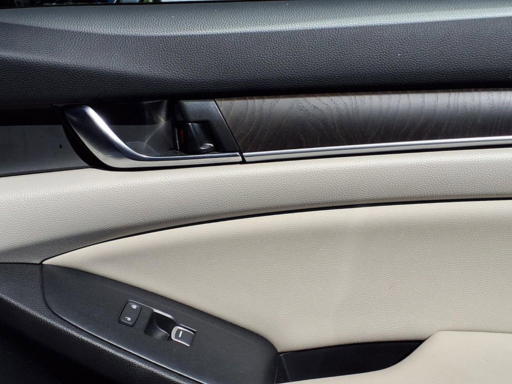 Used 2020 Honda Accord EX image 25