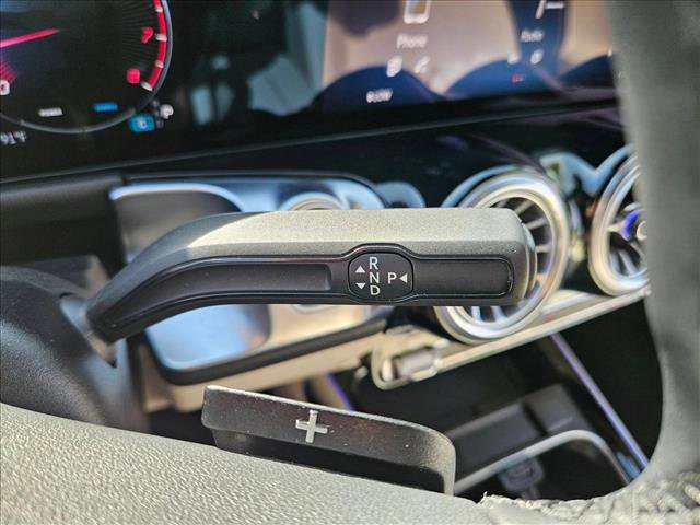 Used 2025 Mercedes-Benz GLB 250 image 12
