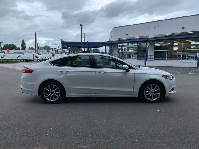 Used 2017 Ford Fusion SE FWD image 6